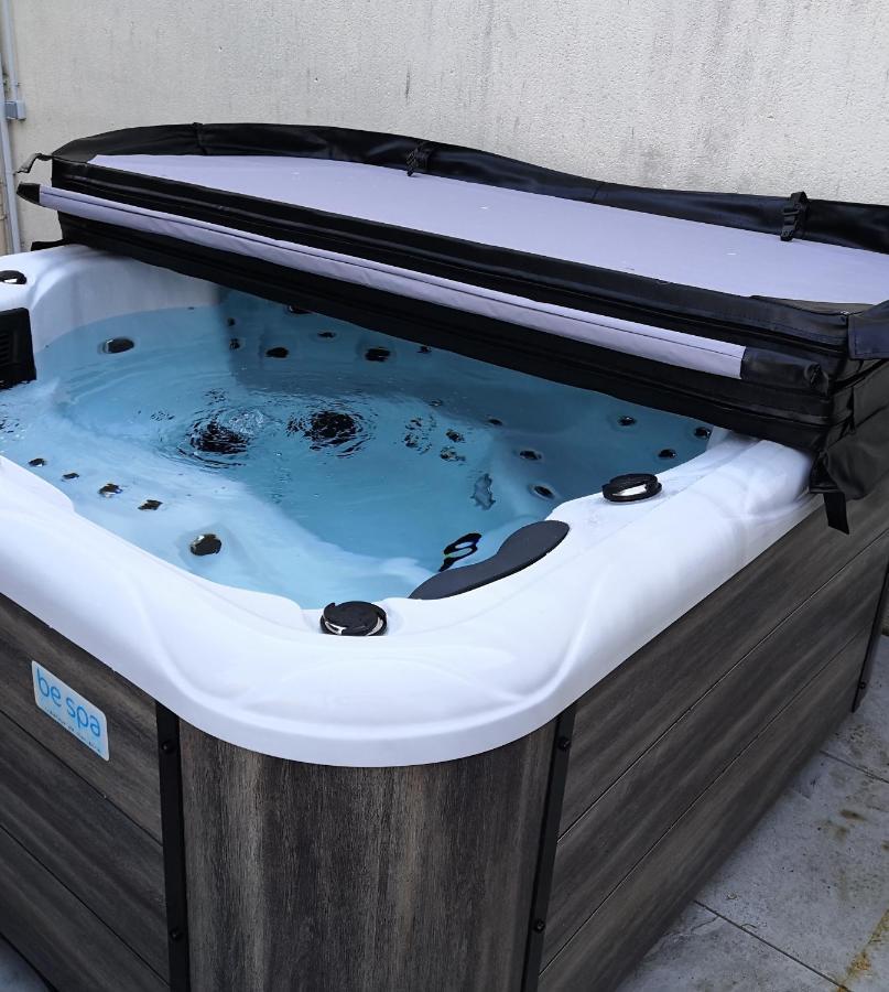O Rethel Jacuzzi, Gite Ardennes Exterior photo