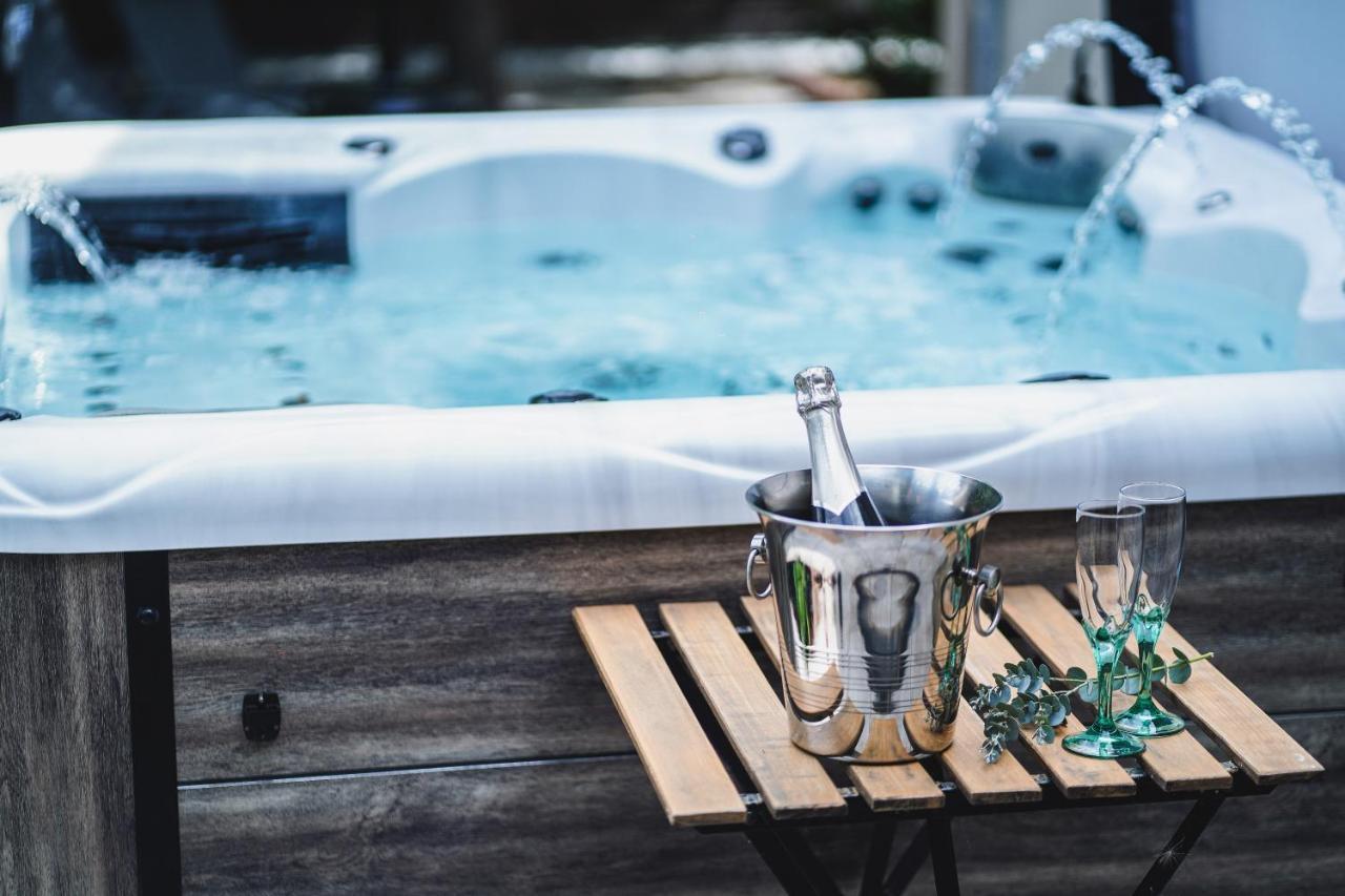 O Rethel Jacuzzi, Gite Ardennes Exterior photo