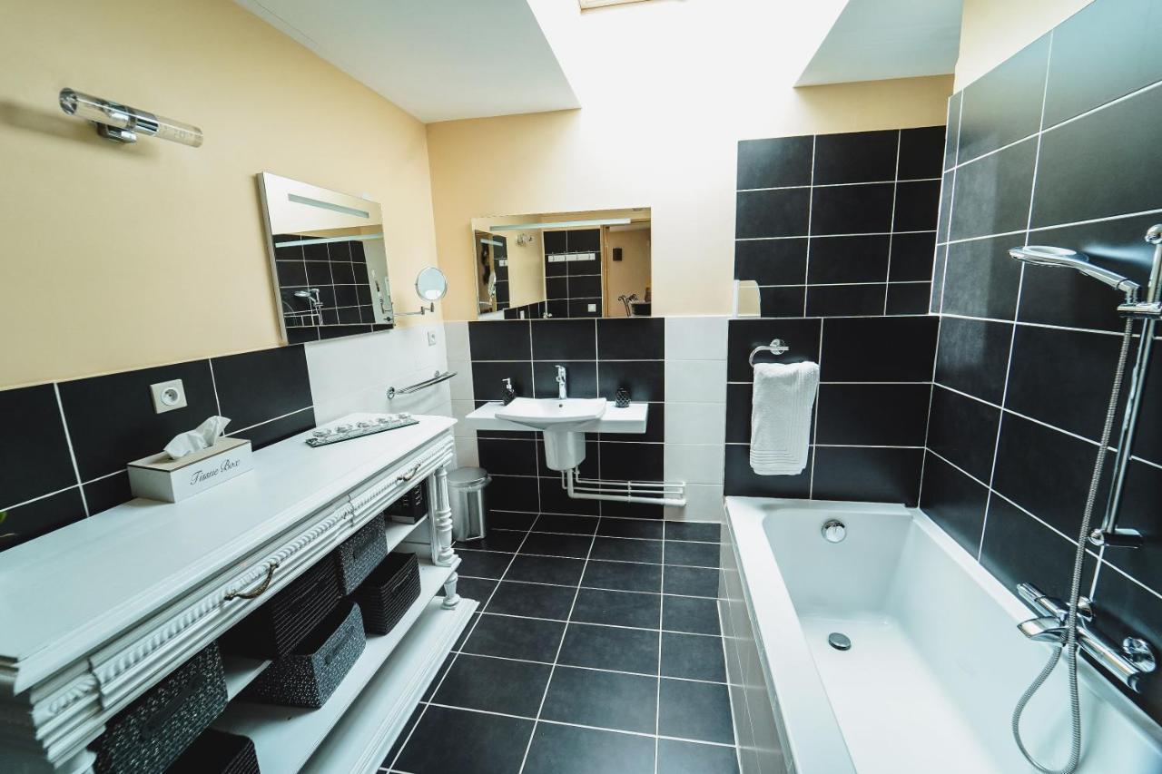 O Rethel Jacuzzi, Gite Ardennes Exterior photo
