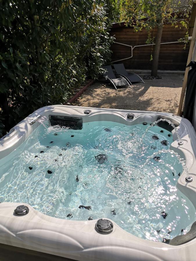 O Rethel Jacuzzi, Gite Ardennes Exterior photo